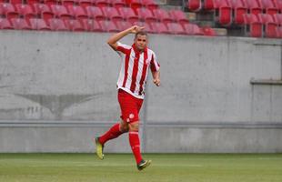 Embalado pela goleada sobre o Sport no clssico, o Nutico enfrentou o Vitria, neste domingo, na Arena de Pernambuco