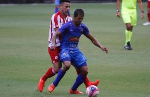 Embalado pela goleada sobre o Sport no clssico, o Nutico enfrentou o Vitria, neste domingo, na Arena de Pernambuco