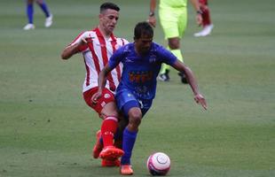 Embalado pela goleada sobre o Sport no clssico, o Nutico enfrentou o Vitria, neste domingo, na Arena de Pernambuco