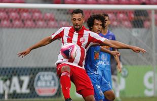 Embalado pela goleada sobre o Sport no clssico, o Nutico enfrentou o Vitria, neste domingo, na Arena de Pernambuco