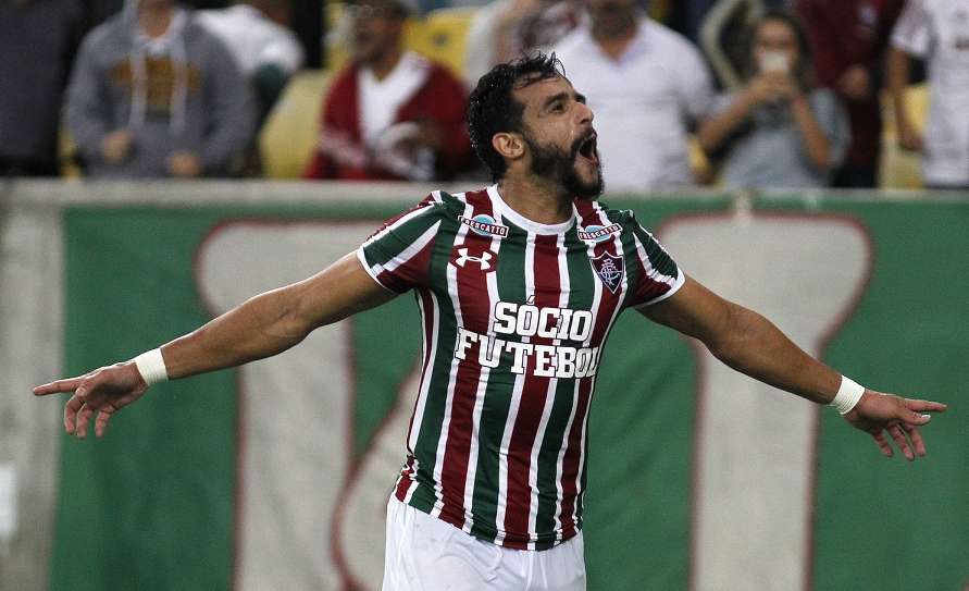 Em 2017, o Fluminense assinou contrato com a Under Armour. O modelo da camisa acima  o primeiro padro e, no site da empresa, est custando R$ 249,90.