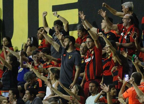 Com vantagem no placar, o Sport no teve muito trabalho para administrar o resultado e at ampliar o marcador, novamente com Andr.