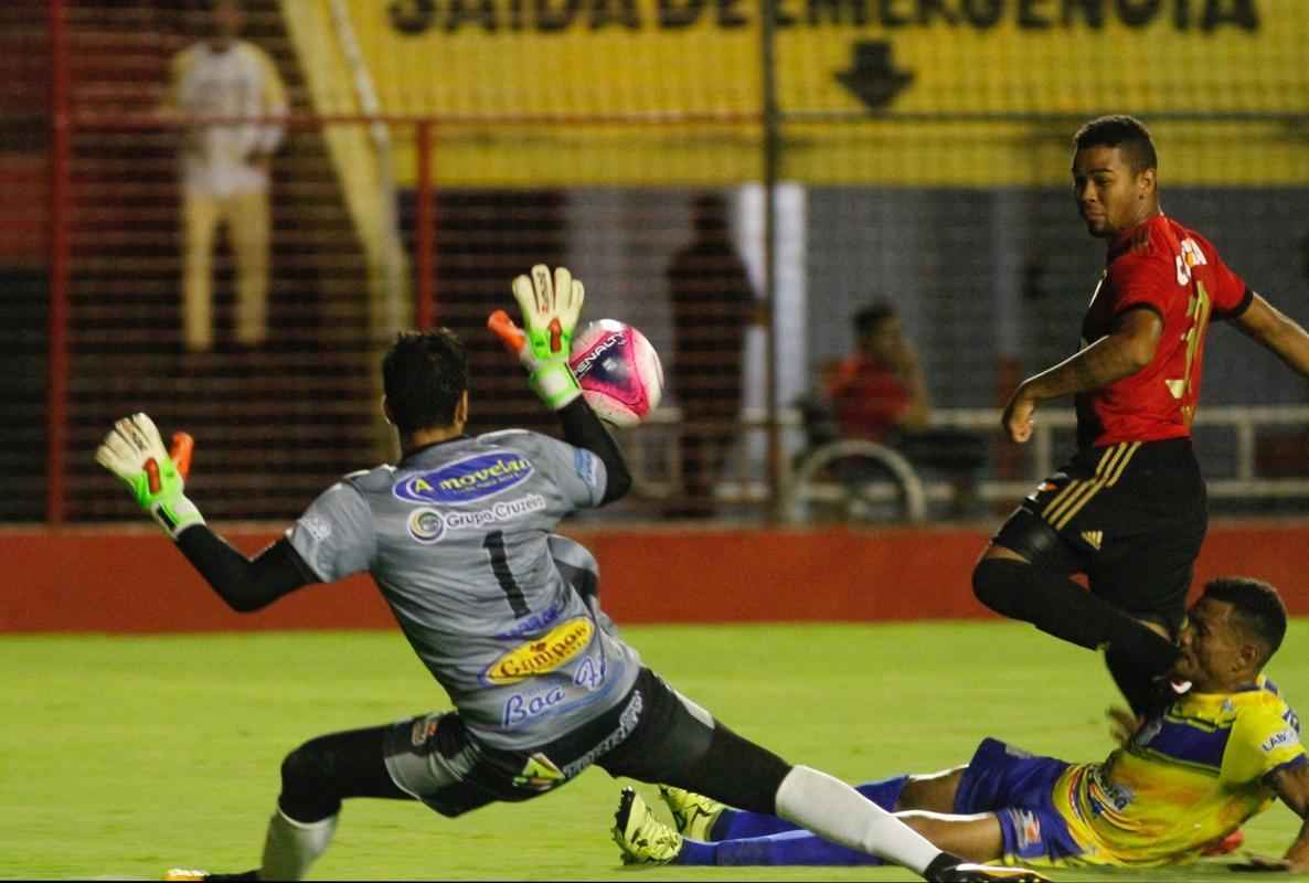 Com vantagem no placar, o Sport no teve muito trabalho para administrar o resultado e at ampliar o marcador, novamente com Andr.
