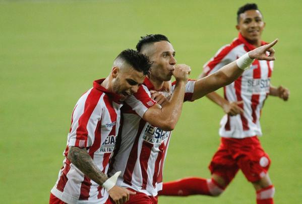 Com Arena de Pernambuco quase vazia, Nutico entrou em campo repleto de jovens formados nas categorias de base. Em jogo bastante conturbado, com uma expulso para cada lado no primeiro tempo, Timbu garantiu vantagem por 1 a 0 no placar antes do intervalo, com gol de Jnior Timb, cobrando pnalti.