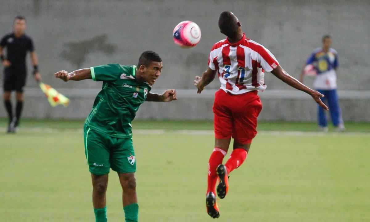Com Arena de Pernambuco quase vazia, Nutico entrou em campo repleto de jovens formados nas categorias de base. Em jogo bastante conturbado, com uma expulso para cada lado no primeiro tempo, Timbu garantiu vantagem por 1 a 0 no placar antes do intervalo, com gol de Jnior Timb, cobrando pnalti.