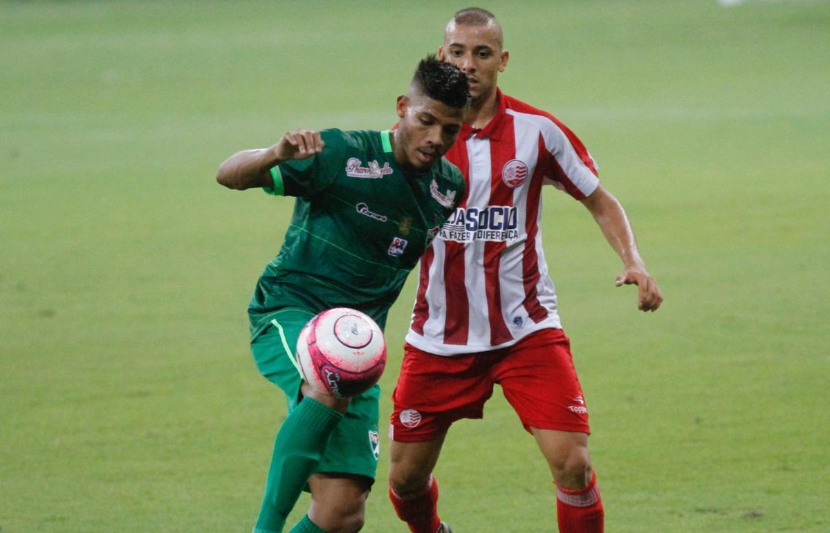 Com Arena de Pernambuco quase vazia, Nutico entrou em campo repleto de jovens formados nas categorias de base. Em jogo bastante conturbado, com uma expulso para cada lado no primeiro tempo, Timbu garantiu vantagem por 1 a 0 no placar antes do intervalo, com gol de Jnior Timb, cobrando pnalti.