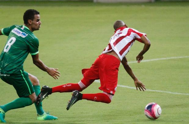 Mesmo em vantagem no placar, Nutico imprimiu um ritmo maior no segundo tempo e construiu um resultado mais elstico. Rafael Ribeiro, Robinho e Odilvio tambm balanaram as redes para o time alvirrubro.