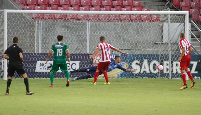 Mesmo em vantagem no placar, Nutico imprimiu um ritmo maior no segundo tempo e construiu um resultado mais elstico. Rafael Ribeiro, Robinho e Odilvio tambm balanaram as redes para o time alvirrubro.
