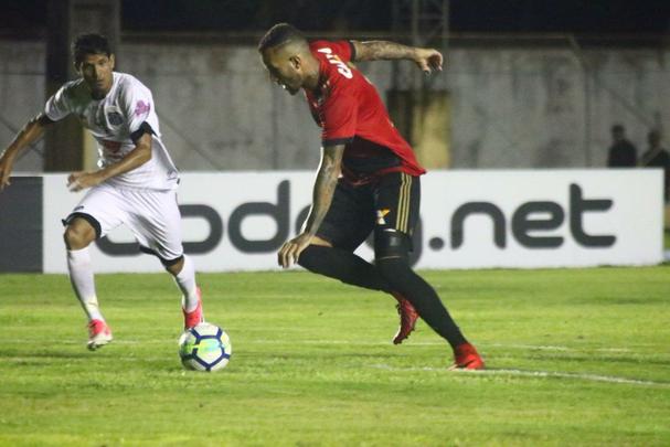 Podendo at empatar, Leo conquistou vencer por 2 a 1, mesmo no apresentando um bom futebol. Leandro Pereira marcou duas vezes para o Sport e Bruno anotou para o Santos-AP.