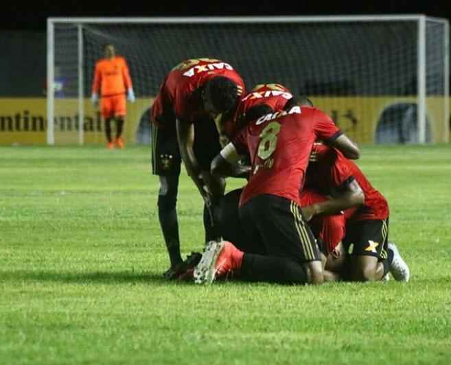Podendo at empatar, Leo conquistou vencer por 2 a 1, mesmo no apresentando um bom futebol. Leandro Pereira marcou duas vezes para o Sport e Bruno anotou para o Santos-AP.