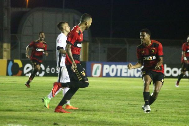 Podendo at empatar, Leo conquistou vencer por 2 a 1, mesmo no apresentando um bom futebol. Leandro Pereira marcou duas vezes para o Sport e Bruno anotou para o Santos-AP.