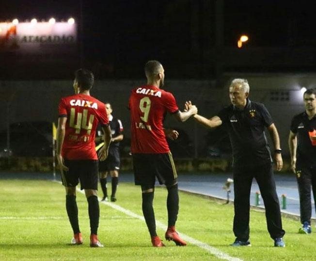 Podendo at empatar, Leo conquistou vencer por 2 a 1, mesmo no apresentando um bom futebol. Leandro Pereira marcou duas vezes para o Sport e Bruno anotou para o Santos-AP.