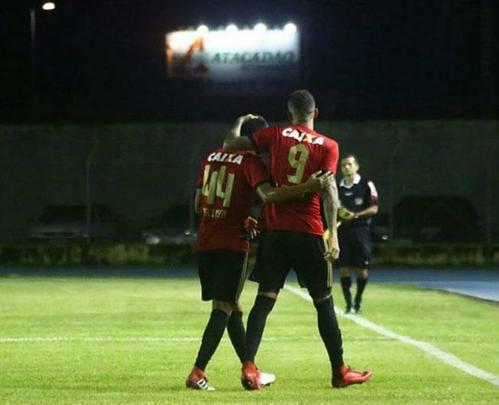 Podendo at empatar, Leo conquistou vencer por 2 a 1, mesmo no apresentando um bom futebol. Leandro Pereira marcou duas vezes para o Sport e Bruno anotou para o Santos-AP.
