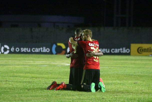 Podendo at empatar, Leo conquistou vencer por 2 a 1, mesmo no apresentando um bom futebol. Leandro Pereira marcou duas vezes para o Sport e Bruno anotou para o Santos-AP.