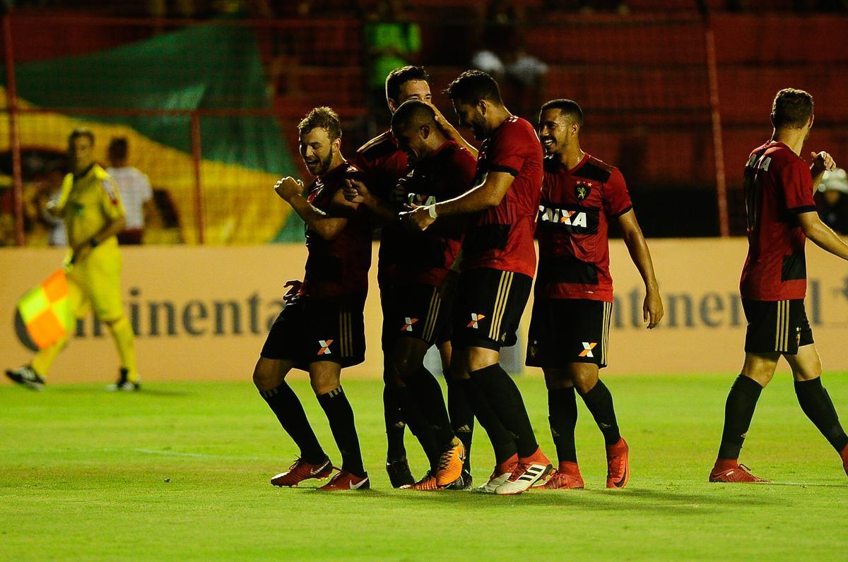 Sport teve vantagem de 3 a 0, mas sofreu empate em dez minutos e perdeu nos pnaltis por 4 a 3 em derrota histrica para o Ferrovirio