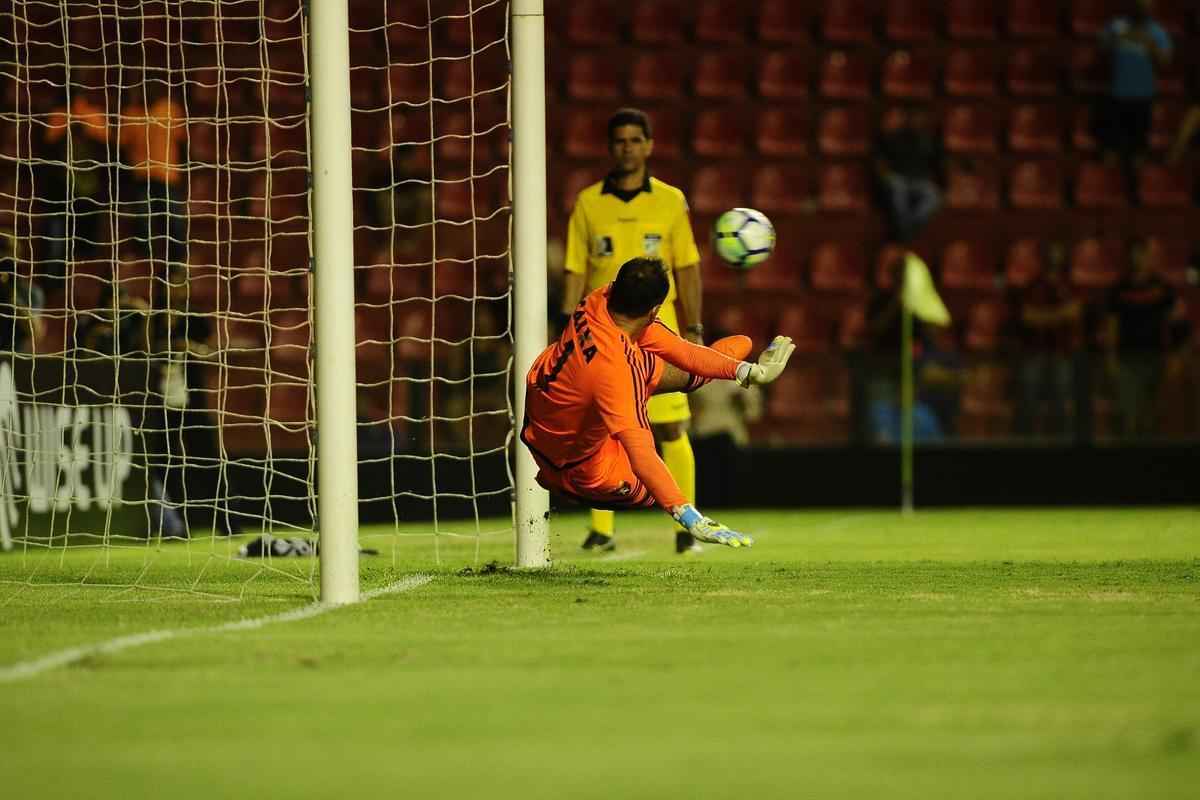 Sport teve vantagem de 3 a 0, mas sofreu empate em dez minutos e perdeu nos pnaltis por 4 a 3 em derrota histrica para o Ferrovirio