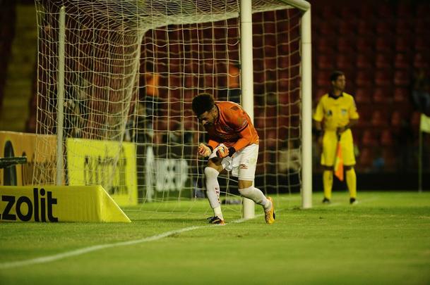 Sport teve vantagem de 3 a 0, mas sofreu empate em dez minutos e perdeu nos pnaltis por 4 a 3 em derrota histrica para o Ferrovirio