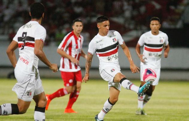 Na etapa final, o jogo ficou mais travado, com as duas equipes reforando a marcao. A melhor chance caiu nos ps de Fernandinho, aps erro na sada de bola de Ilalson. Tiago Machowski fez a grande defesa do jogo, salvando o Tricolor. Partida acabou em 0 a 0.