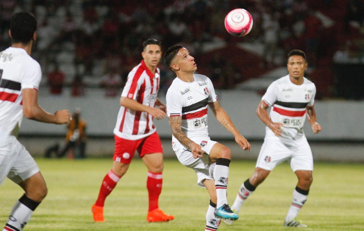 Na etapa final, o jogo ficou mais travado, com as duas equipes reforando a marcao. A melhor chance caiu nos ps de Fernandinho, aps erro na sada de bola de Ilalson. Tiago Machowski fez a grande defesa do jogo, salvando o Tricolor. Partida acabou em 0 a 0.