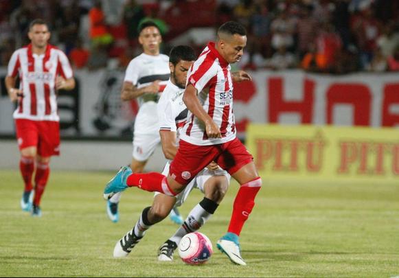 Na etapa final, o jogo ficou mais travado, com as duas equipes reforando a marcao. A melhor chance caiu nos ps de Fernandinho, aps erro na sada de bola de Ilalson. Tiago Machowski fez a grande defesa do jogo, salvando o Tricolor. Partida acabou em 0 a 0.