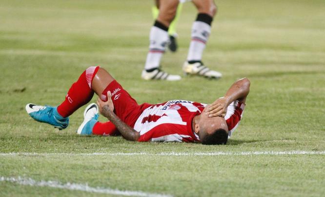 Na etapa final, o jogo ficou mais travado, com as duas equipes reforando a marcao. A melhor chance caiu nos ps de Fernandinho, aps erro na sada de bola de Ilalson. Tiago Machowski fez a grande defesa do jogo, salvando o Tricolor. Partida acabou em 0 a 0.