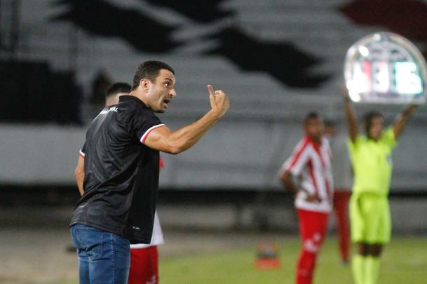 Na etapa final, o jogo ficou mais travado, com as duas equipes reforando a marcao. A melhor chance caiu nos ps de Fernandinho, aps erro na sada de bola de Ilalson. Tiago Machowski fez a grande defesa do jogo, salvando o Tricolor. Partida acabou em 0 a 0.