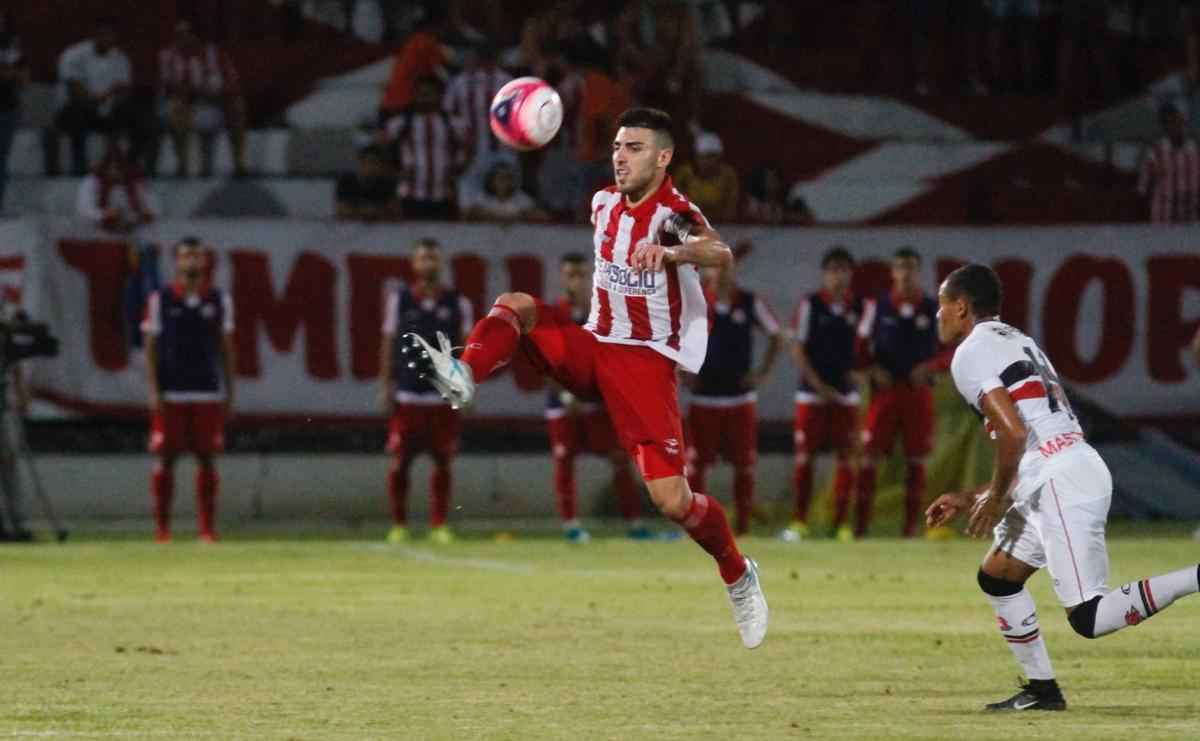 Na etapa final, o jogo ficou mais travado, com as duas equipes reforando a marcao. A melhor chance caiu nos ps de Fernandinho, aps erro na sada de bola de Ilalson. Tiago Machowski fez a grande defesa do jogo, salvando o Tricolor. Partida acabou em 0 a 0.