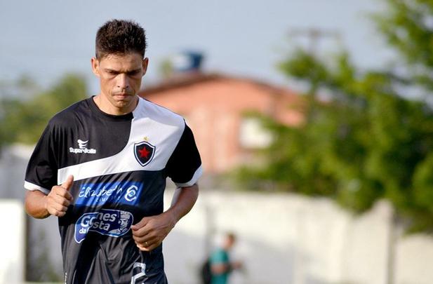 Com uma passagem pelo Santa Cruz em 2008, o volante Gedeil reforça agora o elenco do Botafogo-PB no Nordestão