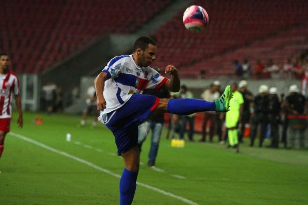 Nutico vence jogo por 2 a 1 com gol e assistncia do estreante Ortigoza