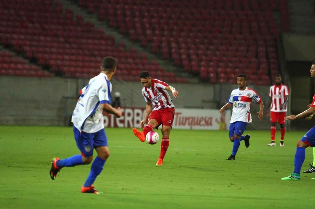 Nutico vence jogo por 2 a 1 com gol e assistncia do estreante Ortigoza
