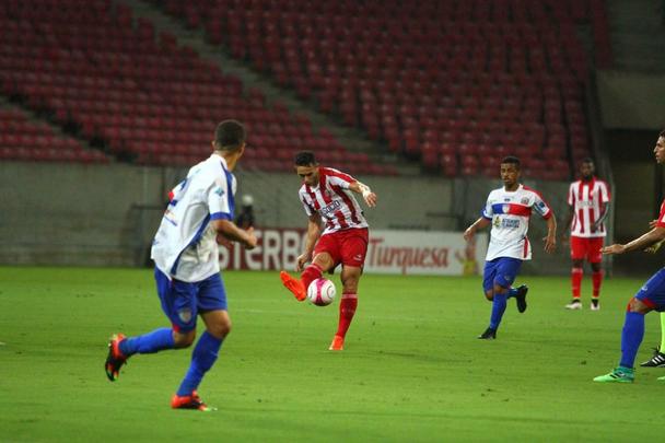 Nutico vence jogo por 2 a 1 com gol e assistncia do estreante Ortigoza