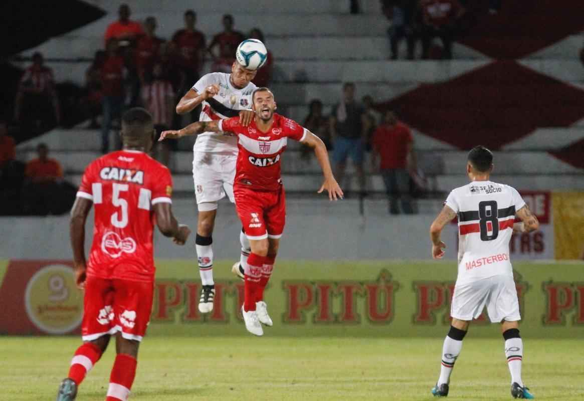 Santa Cruz cresce no segundo tempo e vence com gols de Hricles e Robinho