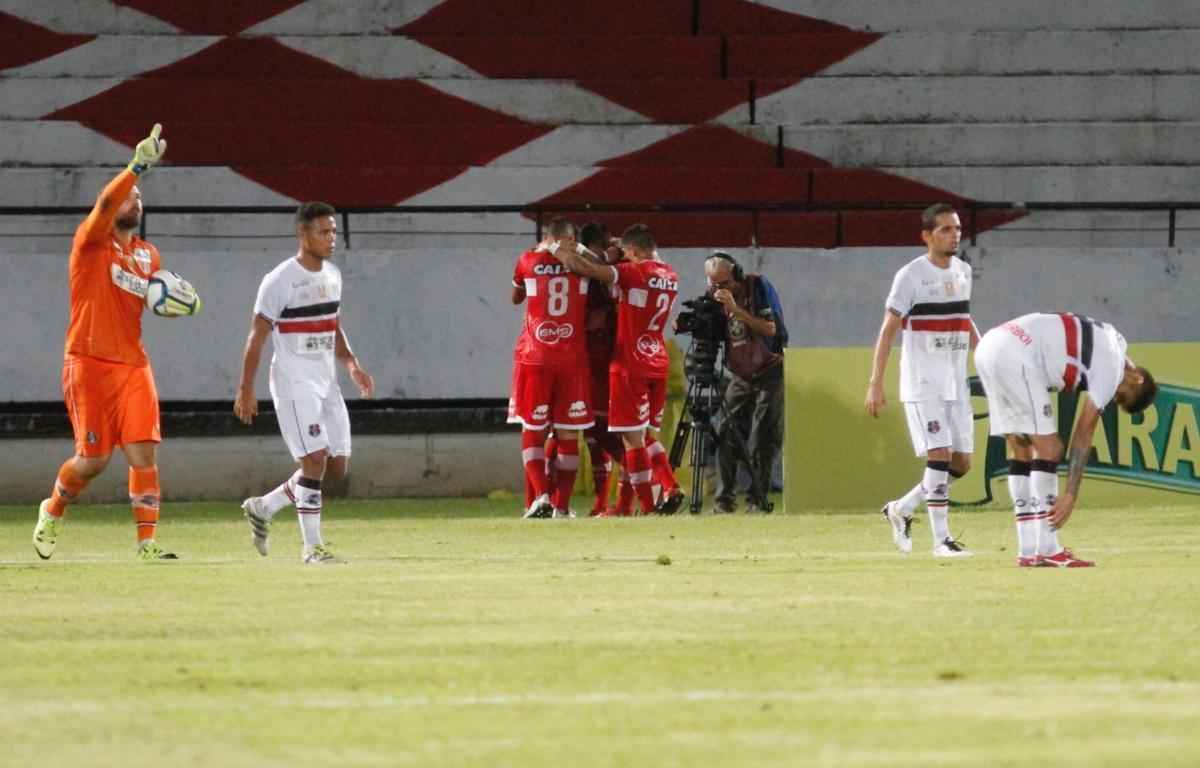 Santa Cruz cresce no segundo tempo e vence com gols de Hricles e Robinho