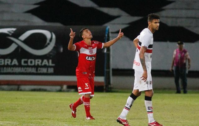 Santa Cruz cresce no segundo tempo e vence com gols de Hricles e Robinho