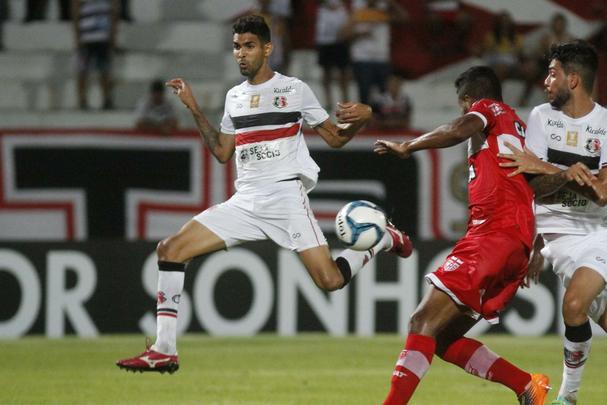 Santa Cruz cresce no segundo tempo e vence com gols de Hricles e Robinho