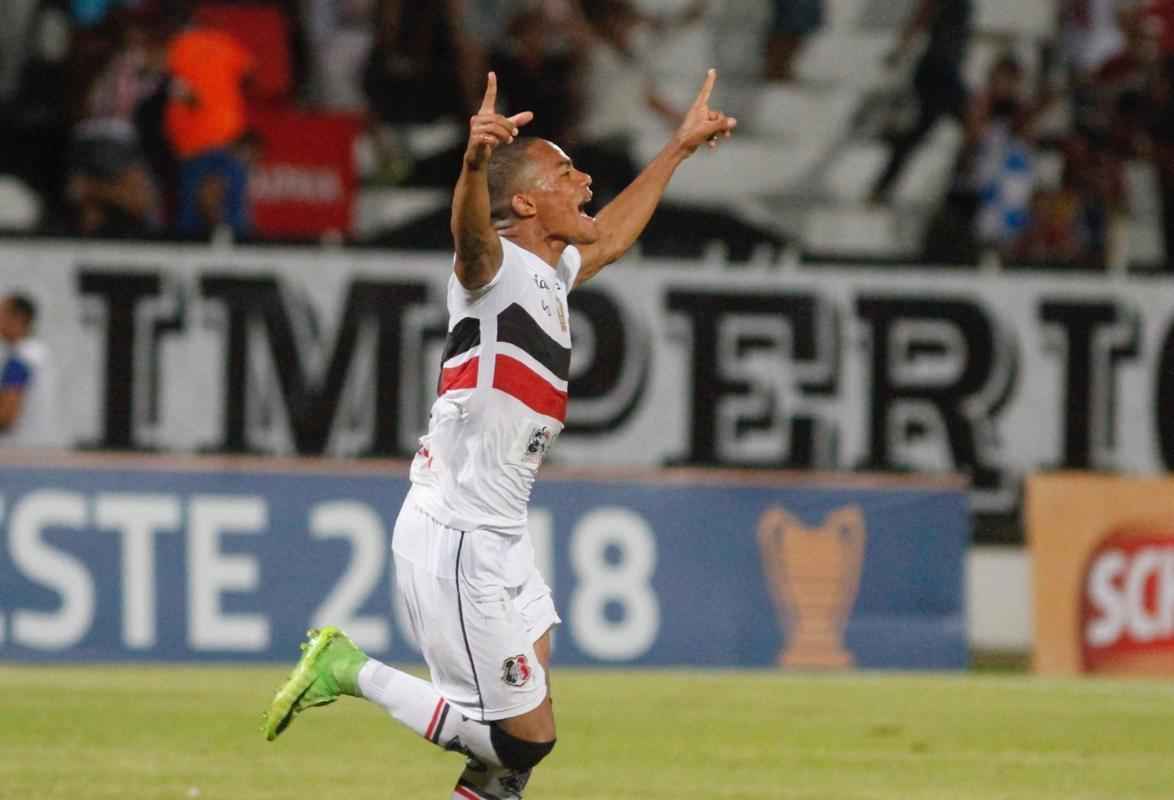 Santa Cruz cresce no segundo tempo e vence com gols de Hricles e Robinho