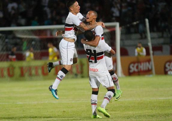 Santa Cruz cresce no segundo tempo e vence com gols de Hricles e Robinho