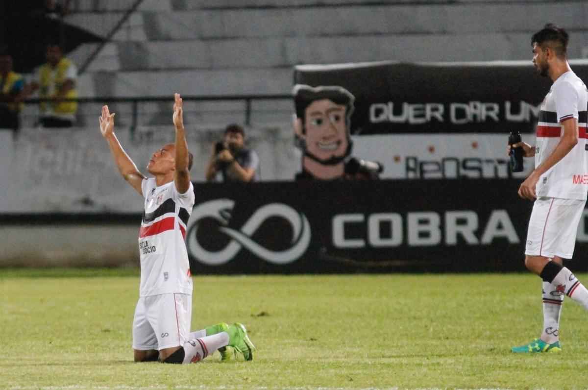 Santa Cruz cresce no segundo tempo e vence com gols de Hricles e Robinho