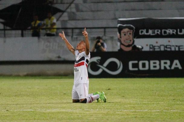 Santa Cruz cresce no segundo tempo e vence com gols de Hricles e Robinho