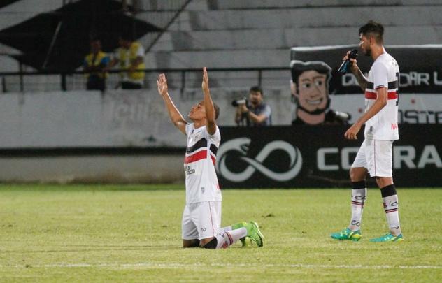 Santa Cruz cresce no segundo tempo e vence com gols de Hricles e Robinho
