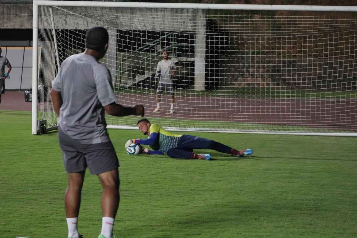 No estdio Pituau, Timbu finalizou trabalhos para confronto decisivo em Salvador