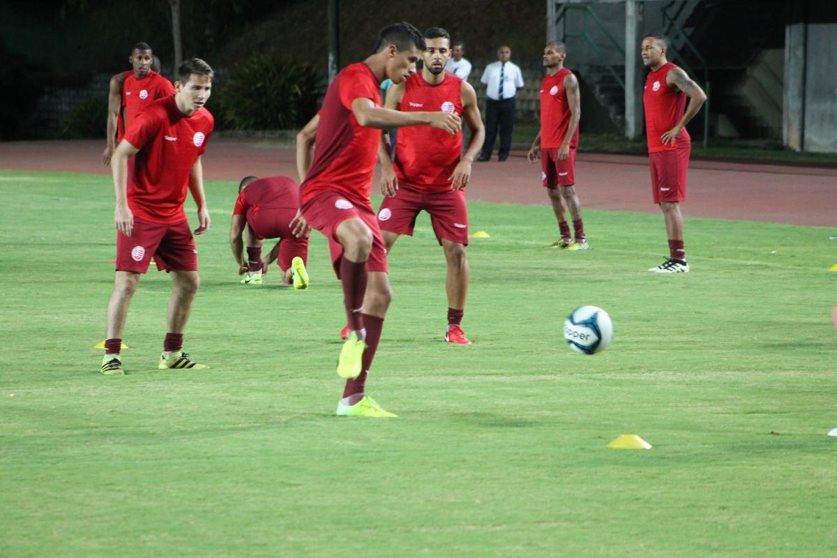 No estdio Pituau, Timbu finalizou trabalhos para confronto decisivo em Salvador