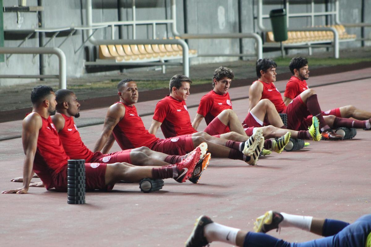 No estdio Pituau, Timbu finalizou trabalhos para confronto decisivo em Salvador
