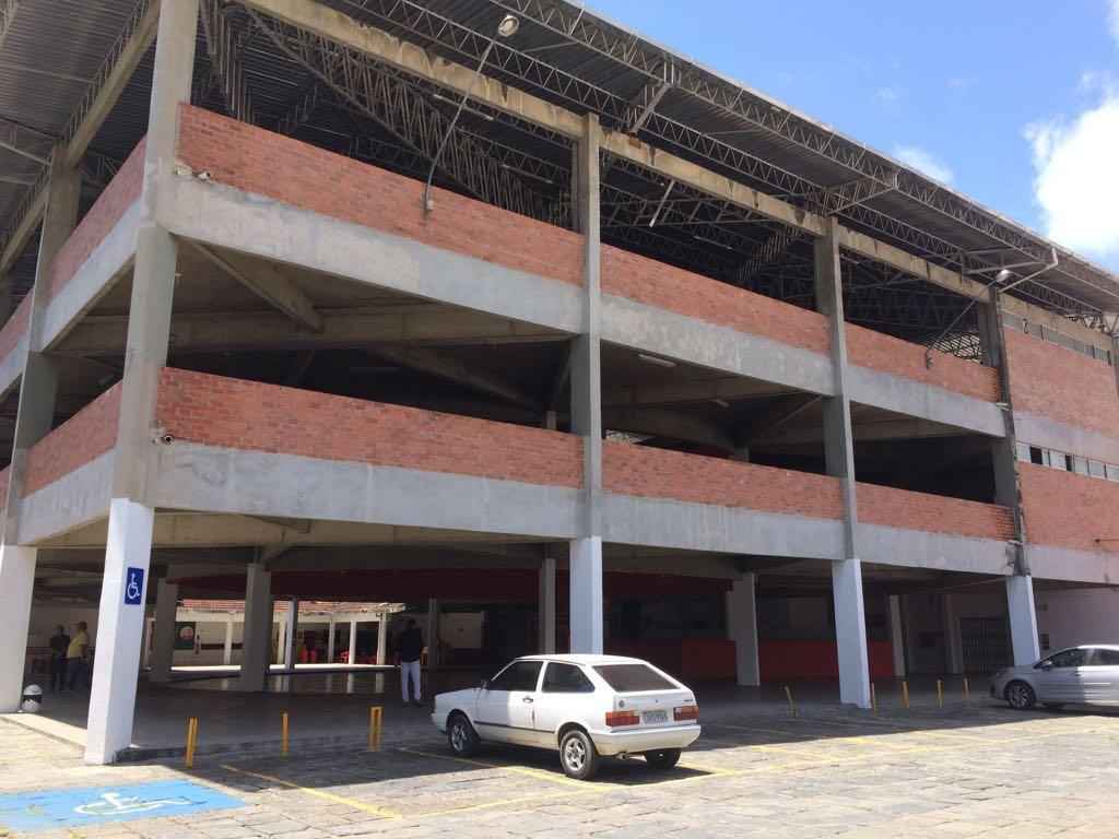 As obras tambm acontecem no prdio da sede que fica sobre o ptio de eventos, assim como no ambiente do conselho deliberativo.