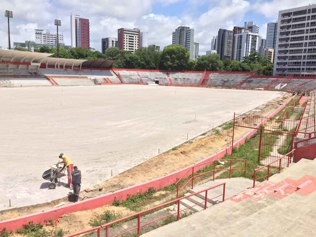 As prximas etapas da reforma englobam a construo dos novos bancos de reservas, vestirios e acessos para os rbitros e atletas, assim como os alambrados em acrlico.