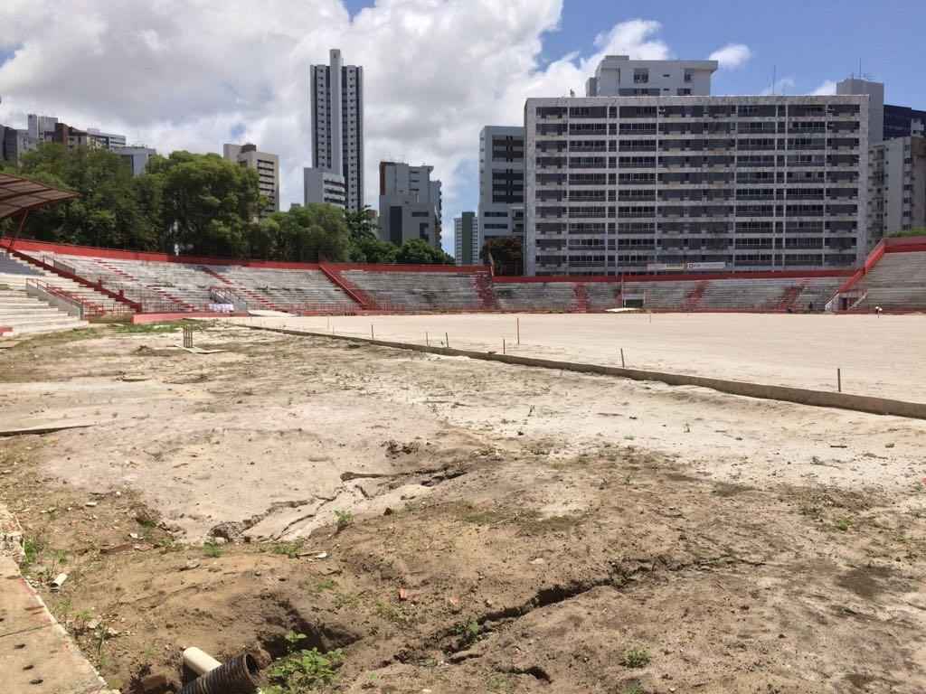 As prximas etapas da reforma englobam a construo dos novos bancos de reservas, vestirios e acessos para os rbitros e atletas, assim como os alambrados em acrlico.