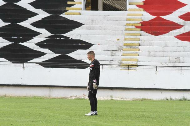 Técnico Júnior Rocha não poderá contar com o volante Luiz Otávio, expulso no último jogo. Além dele, o lateral-esquerdo Ávila e o atacante Augusto não jogam, vetados pelo departamento médico. Paulo Henrique, Leandro Salino e Fabinho Alves serão os substitutos.