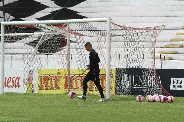Técnico Júnior Rocha não poderá contar com o volante Luiz Otávio, expulso no último jogo. Além dele, o lateral-esquerdo Ávila e o atacante Augusto não jogam, vetados pelo departamento médico. Paulo Henrique, Leandro Salino e Fabinho Alves serão os substitutos.