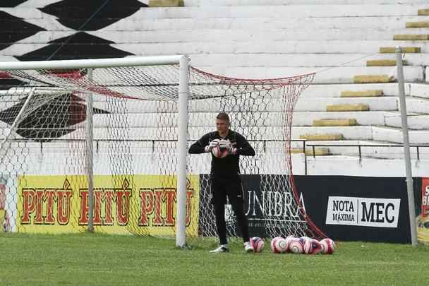 Técnico Júnior Rocha não poderá contar com o volante Luiz Otávio, expulso no último jogo. Além dele, o lateral-esquerdo Ávila e o atacante Augusto não jogam, vetados pelo departamento médico. Paulo Henrique, Leandro Salino e Fabinho Alves serão os substitutos.
