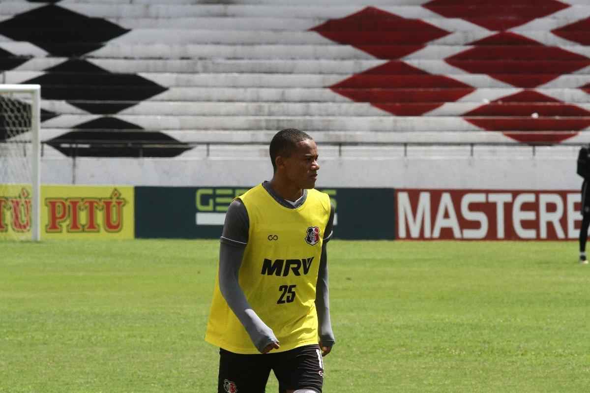 Tcnico Jnior Rocha no poder contar com o volante Luiz Otvio, expulso no ltimo jogo. Alm dele, o lateral-esquerdo vila e o atacante Augusto no jogam, vetados pelo departamento mdico. Paulo Henrique, Leandro Salino e Fabinho Alves sero os substitutos.